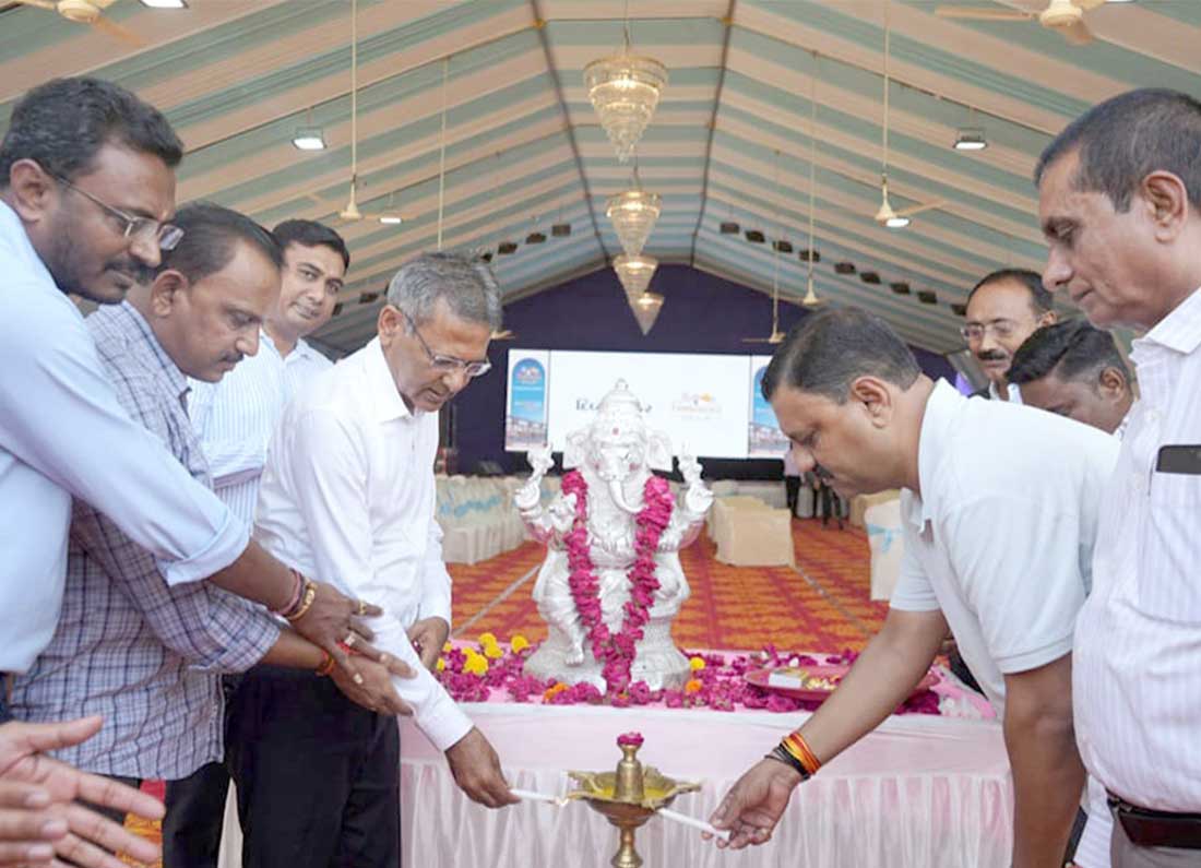 Taniṣka vilānā gr̥ha pravēśanē maḷī adabhuta saphaḷatā auto_awesome Did you mean: તનિષ્ક વિલાના ગૃહ પ્રવેશ મળી અદભુત સફળતા 43 / 5,000 Tanishq Villa's housewarming was a huge success